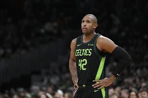 勇记：在处理完库明加事宜后 预计勇士会尽快签下霍福德和梅尔顿