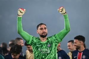 罗马诺：曼联高层仍在考虑是否引进新门将，多纳鲁马是潜在人选