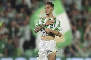 天空：安东尼预计将前往西班牙接受贝蒂斯体检，总费用2170万镑