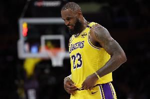 明年还会不会参加湖人的媒体日？詹姆斯：也许吧