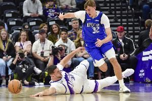 手感冰冰凉！弗拉格担任首发控卫13投仅3中&多次大空位没把握住