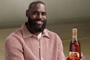 路威：一堆孩子都在等着詹姆斯的决定2 结果你却要他们去喝轩尼诗