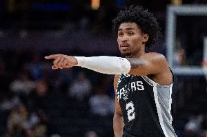 19岁239天！哈珀单场至少20分5板5助且0失误 NBA历史最年轻后卫