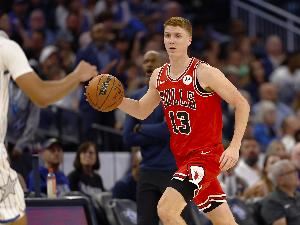 射手就要投得准!许尔特8中6&三分5中3贡献18分4板4助