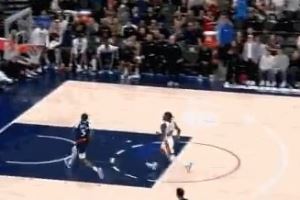 奋力反击！哈登传射建功率队轰出12-0攻击波 鲍尔默场边很兴奋