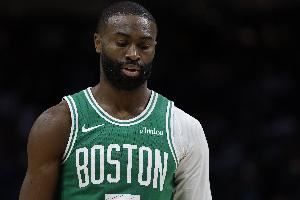 布朗怒喷:整个裁判组完全搞砸了那个判罚 还让我们输了一场比赛