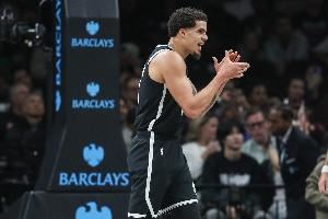 主攻手!小迈克尔·波特半场14中7砍最高20分外加8板 三分8中4