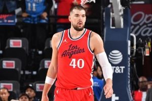 我拼了你们呢？祖巴茨上半场5中4得9分8板1助 快船落后14分